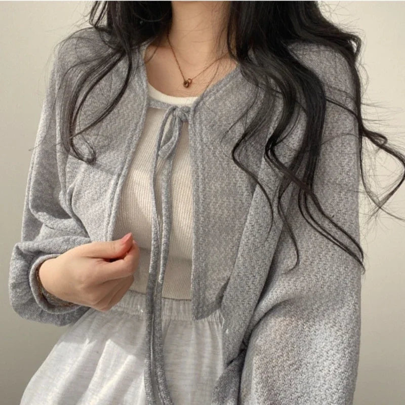 Elegant Women's Cardigan - Lightweight Lace-Up Knitwear with Lantern Sleeves 2